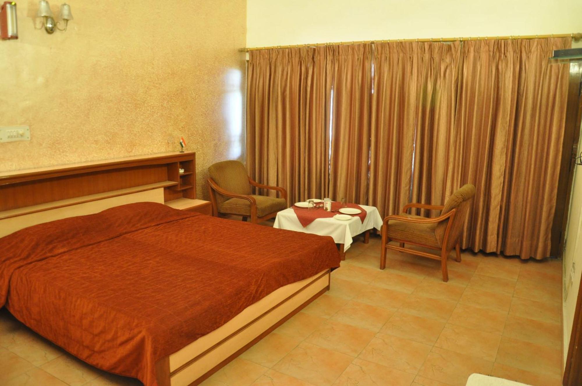 Karna Lake Tourist Resort Karnāl Exterior foto