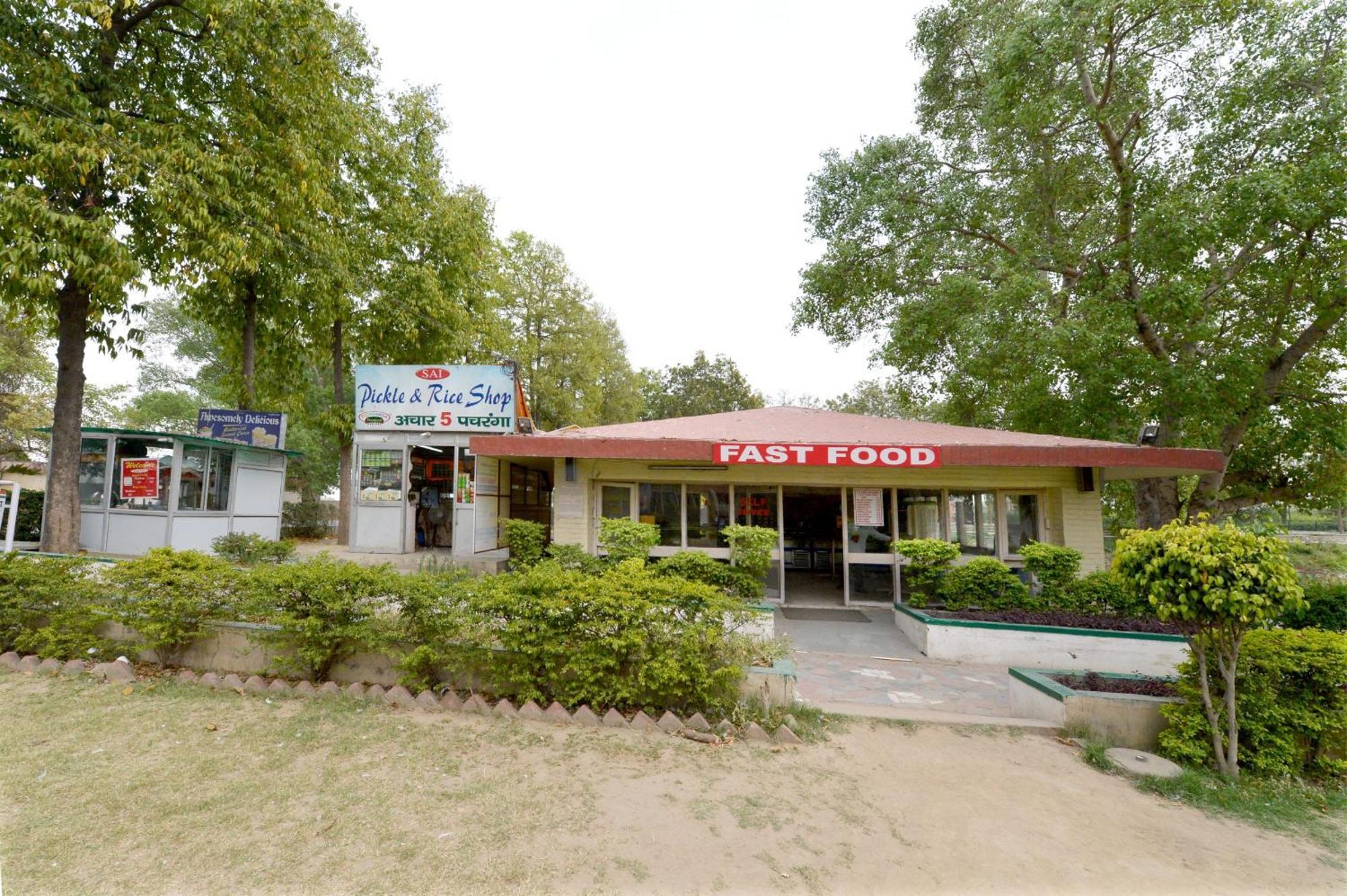 Karna Lake Tourist Resort Karnāl Exterior foto